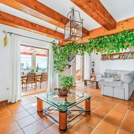 Villa San Juan De Capistrano Sleeps 6 With Pool Air Con And Wifi Nerja