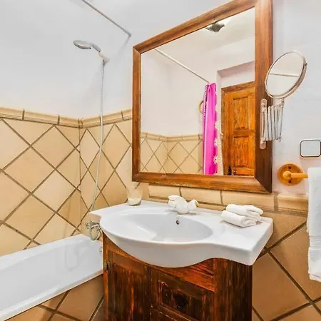 San Juan De Capistrano Sleeps 6 With Pool Air Con And Wifi